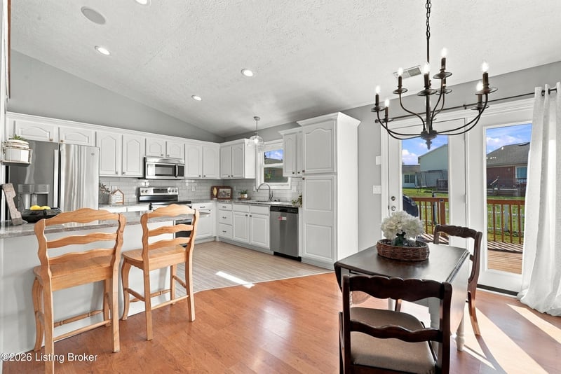 433 Lincoln Station Dr, Simpsonville, KY 40067