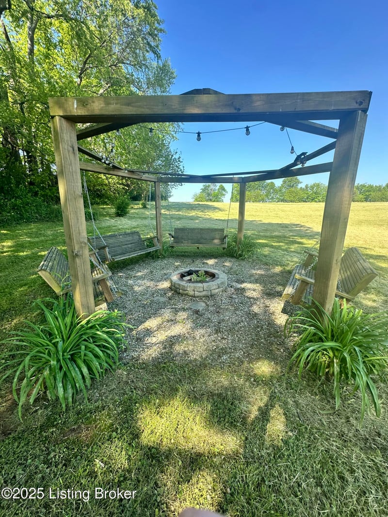 439 Clear Creek Rd, Shelbyville, KY 40065