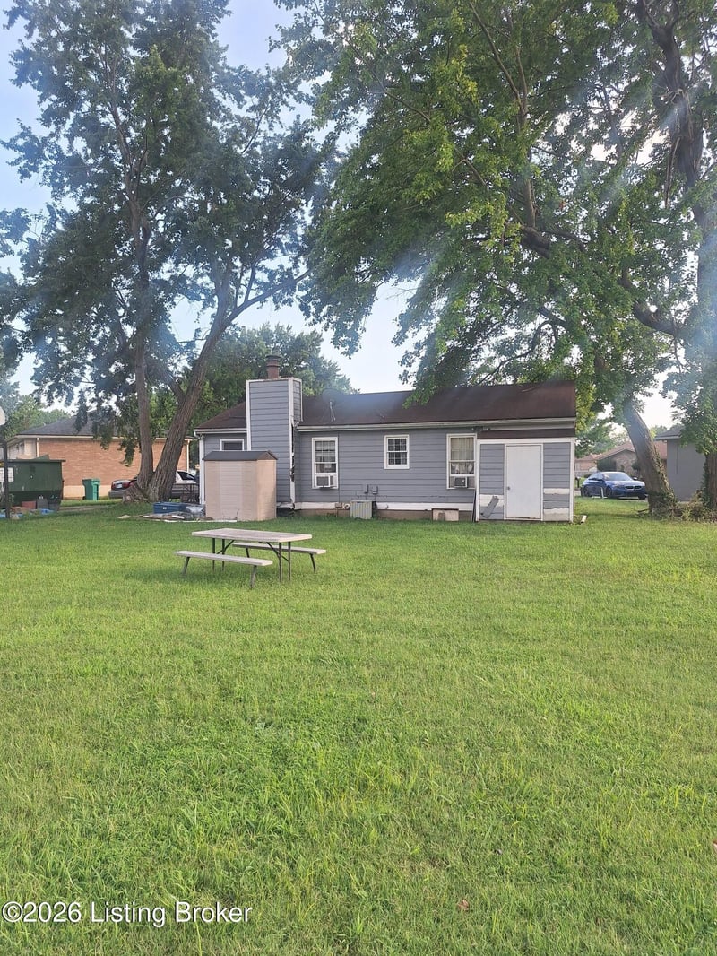 4401 Bridgeman Ct, Louisville, KY 40218