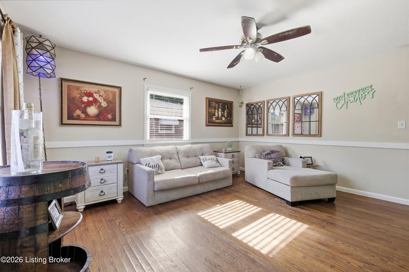 4402 Mullaney Ct, Louisville, KY 40229