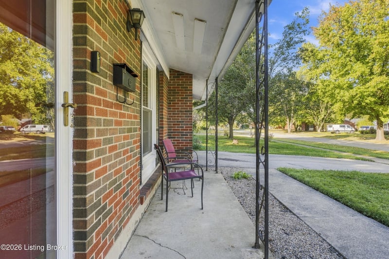 4406 Lynnbrook Dr, Louisville, KY 40220