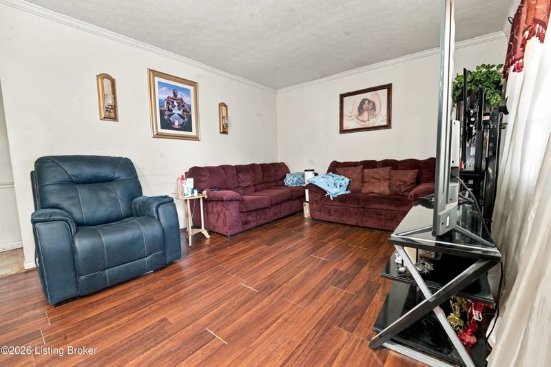 4407 Broadleaf Dr, Louisville, KY 40216