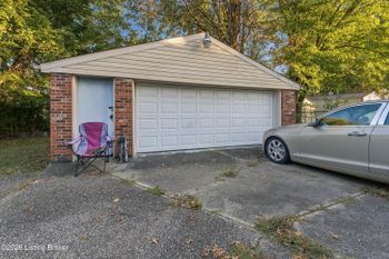 4407 Broadleaf Dr, Louisville, KY 40216