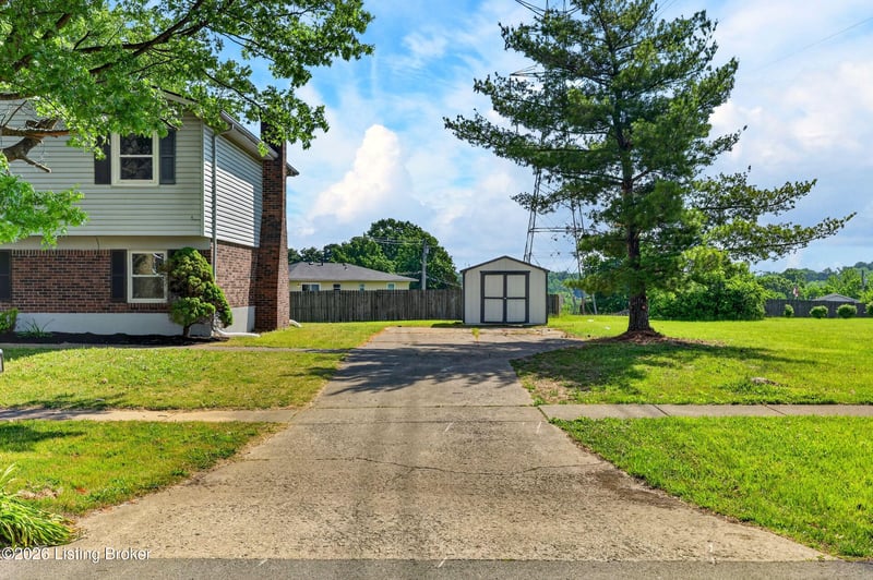 4407 Chenwood Ln, Louisville, KY 40299