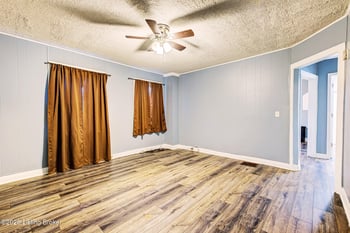4422 S 8th St, Louisville, KY 40215