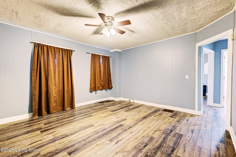 4422 S 8th St, Louisville, KY 40215