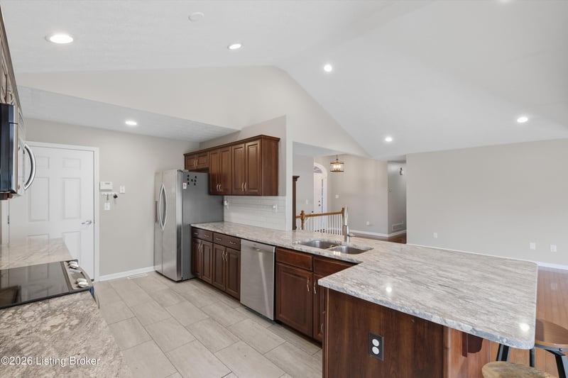 443 Arlington Meadows Dr, Fisherville, KY 40023