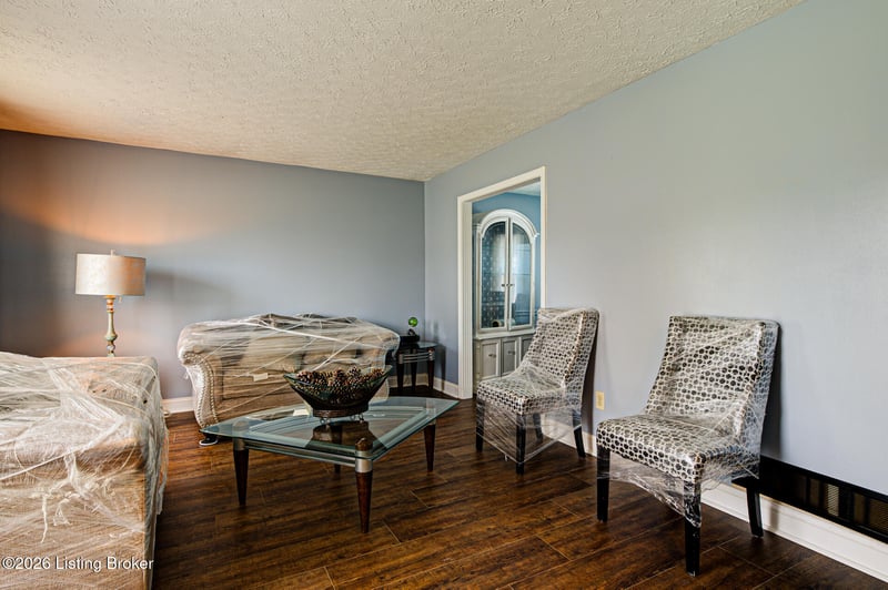 4430 Woodgate Ln, Louisville, KY 40220