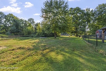 4438 Lynnview Dr, Louisville, KY 40216