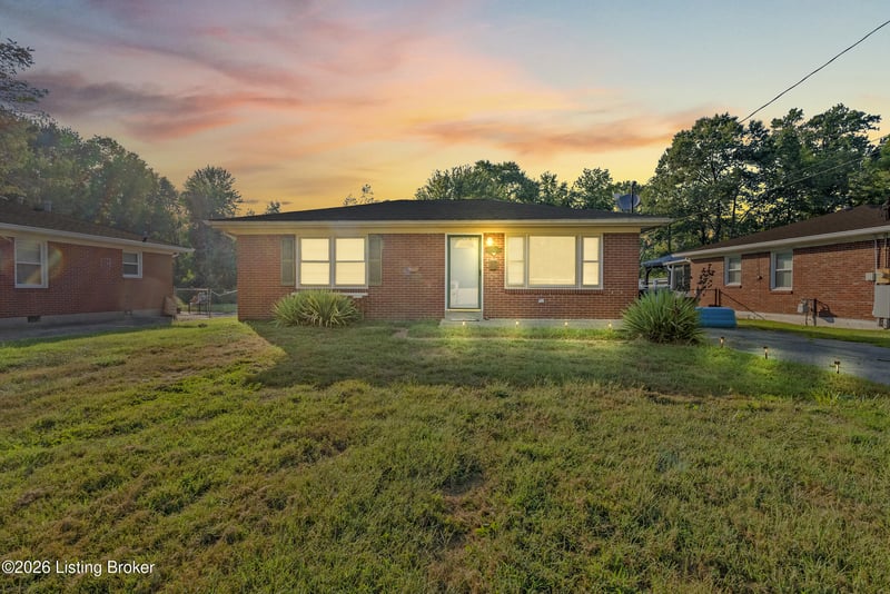 4438 Lynnview Dr, Louisville, KY 40216