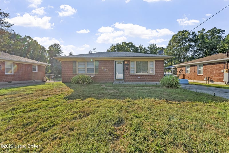 4438 Lynnview Dr, Louisville, KY 40216