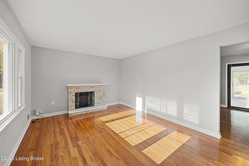 4444 Charlotte Ann Dr, Louisville, KY 40216