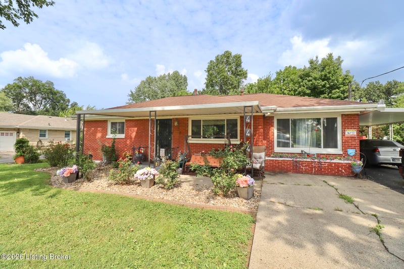 4445 Esther Ave, Louisville, KY 40216