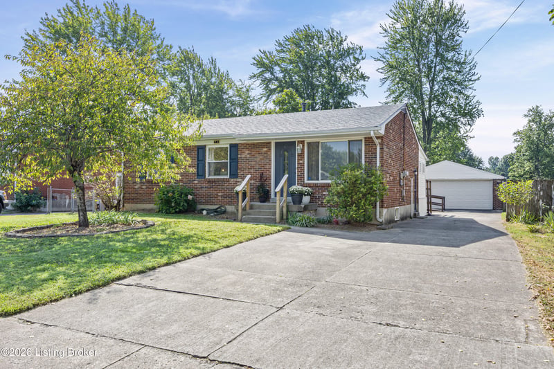 445 Prairie Dr, Louisville, KY 40229