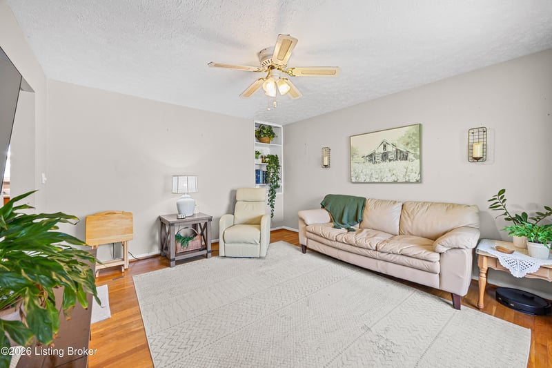 445 Prairie Dr, Louisville, KY 40229