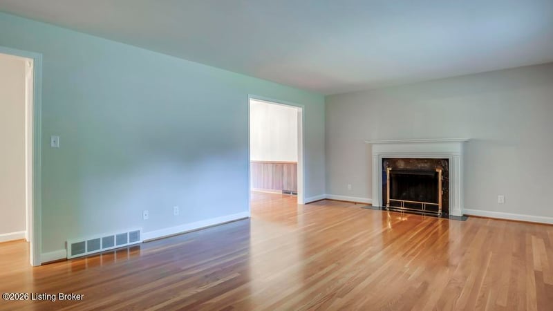 4497 Brownsboro Rd, Louisville, KY 40207