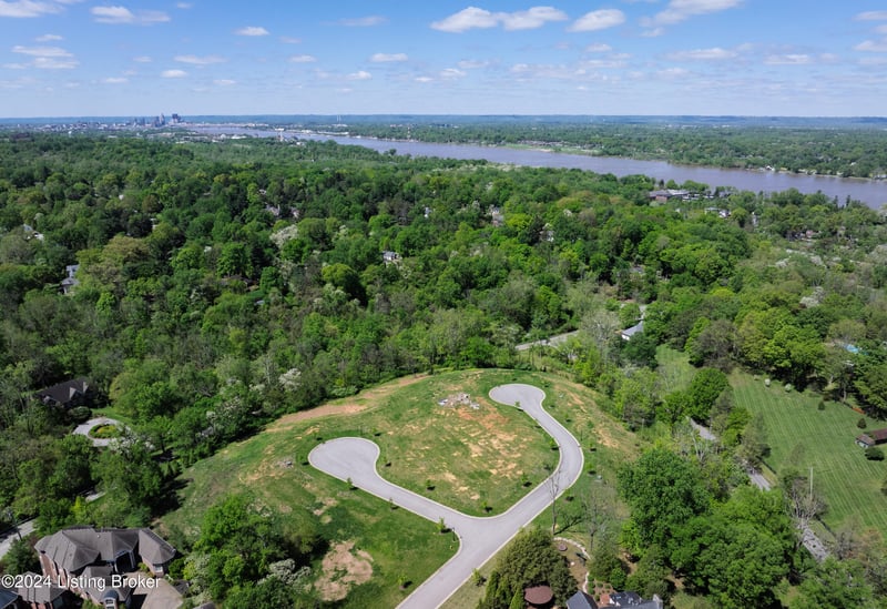 4500 Poplar Manor Rd, Louisville, KY 40207