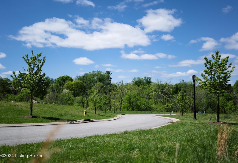 4500 Poplar Manor Rd, Louisville, KY 40207