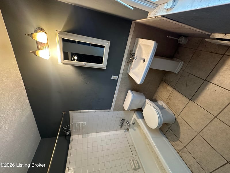 4501 S 6th St #APT 74, Louisville, KY 40214