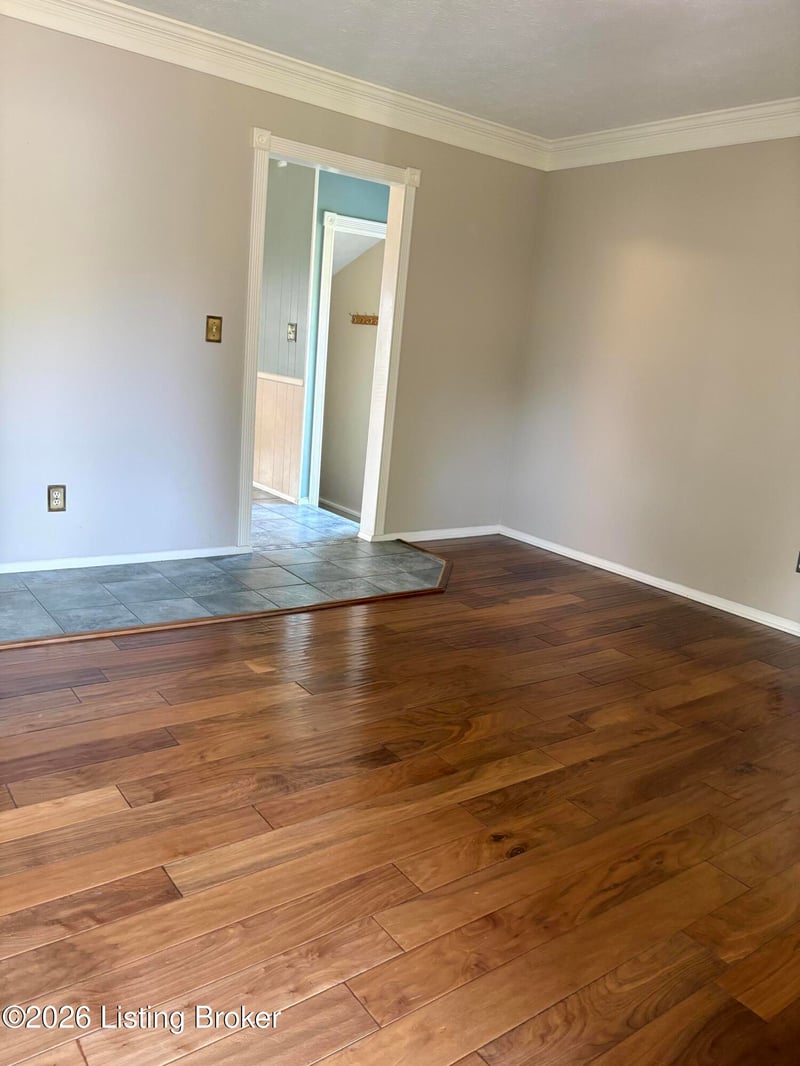 4501 Summitt Dr, Louisville, KY 40229