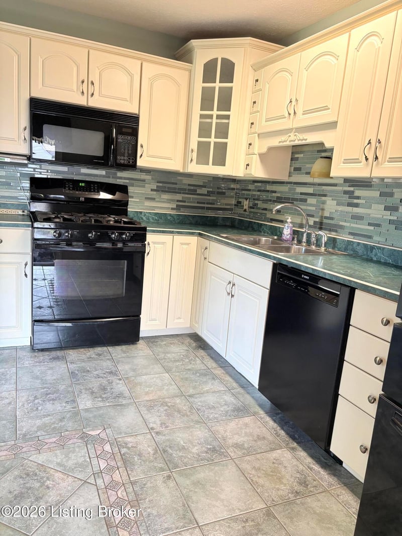 4501 Summitt Dr, Louisville, KY 40229