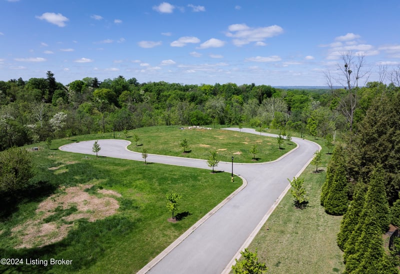 4504 Poplar Manor Rd, Louisville, KY 40207