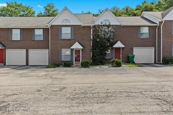 4516 Meadowlark Manor Ln, Louisville, KY 40245