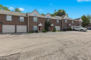 4516 Meadowlark Manor Ln, Louisville, KY 40245