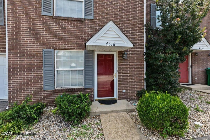 4516 Meadowlark Manor Ln, Louisville, KY 40245