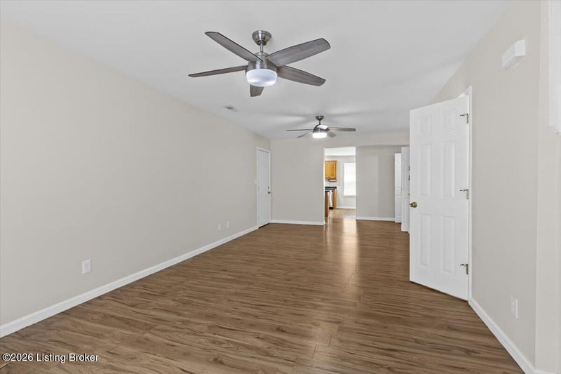 4516 Meadowlark Manor Ln, Louisville, KY 40245
