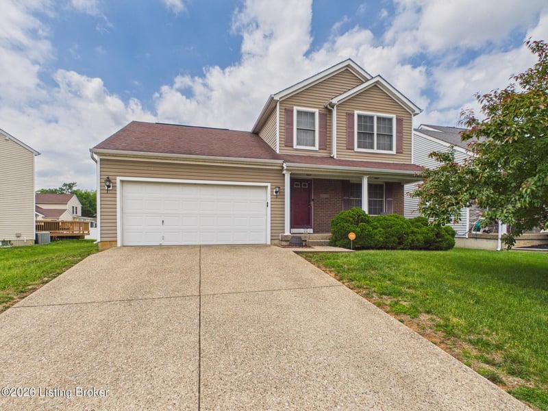 4520 Fallen Apple Ln, Louisville, KY 40218