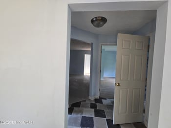 4534 Lake Dreamland Rd, Louisville, KY 40216