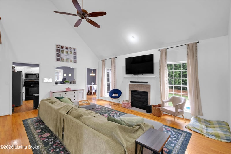 4545 Cherry Forest Cir, Louisville, KY 40245