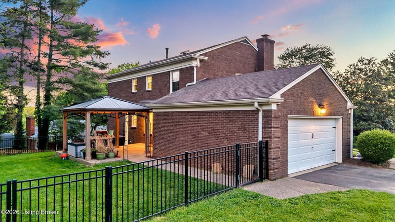 4605 Deepwood Dr, Louisville, KY 40241