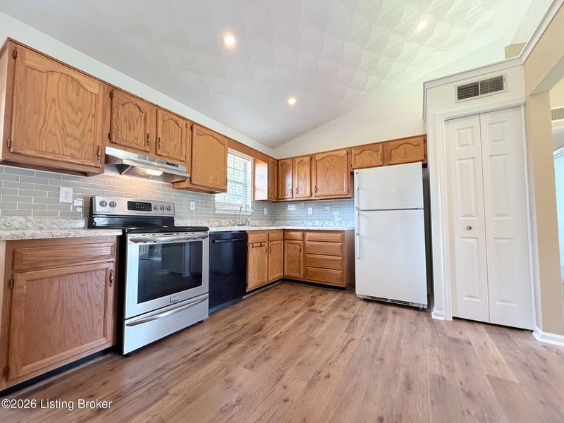 4613 Braves Ln, Louisville, KY 40272