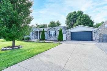 4613 Summitt Dr, Louisville, KY 40229
