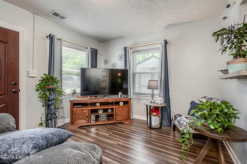 4618 Grandview Dr, Louisville, KY 40216