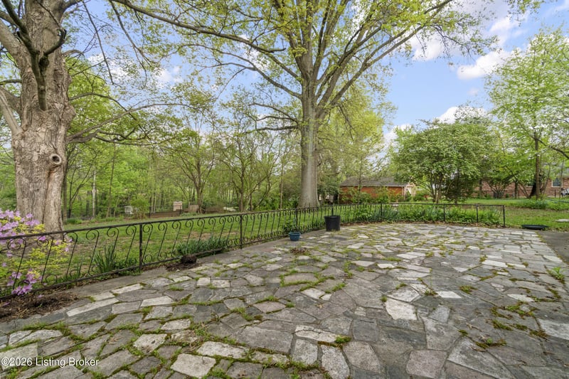 4621 Glen Rose Rd, Louisville, KY 40229