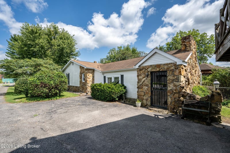 4678 Duffy Rd, Floyds Knobs, IN 47119