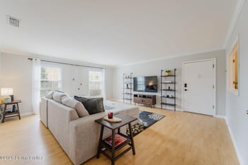 4701 Salisbury Sq #104, Louisville, KY 40207