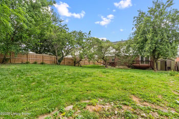 4703 Oak Pointe Dr, Louisville, KY 40245