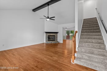 4703 Oak Pointe Dr, Louisville, KY 40245