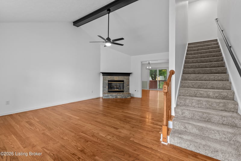 4703 Oak Pointe Dr, Louisville, KY 40245