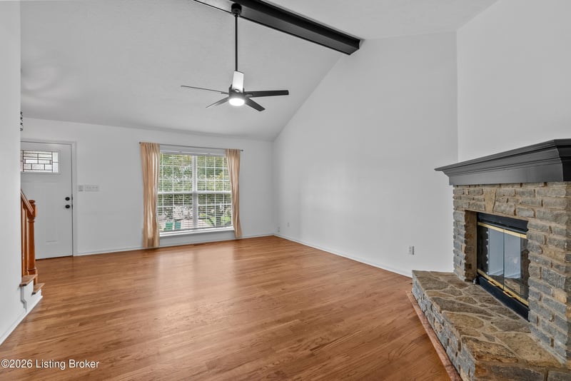 4703 Oak Pointe Dr, Louisville, KY 40245