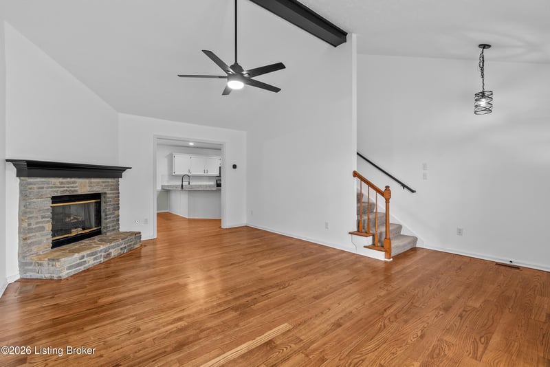 4703 Oak Pointe Dr, Louisville, KY 40245