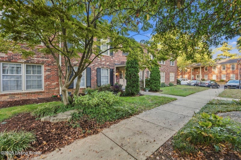 4708 Weybridge Gardens #104, Louisville, KY 40207