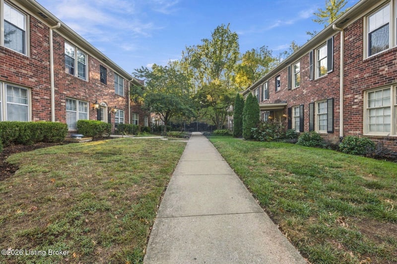 4708 Weybridge Gardens #104, Louisville, KY 40207