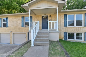 4710 Huckleberry Ct, Louisville, KY 40216