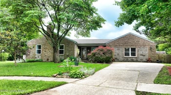4714 Ridgeway Ct, Louisville, KY 40229