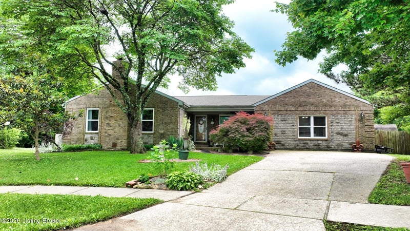 4714 Ridgeway Ct, Louisville, KY 40229